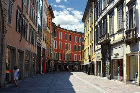 bergamo negozio lv|Esplora i Migliori Negozi di Bergamo: Un Viaggio nello Shopping .